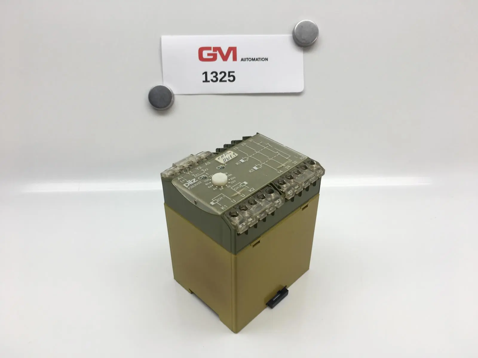 Produktfoto 1 von Pilz Sicherheitsrelais PZE3V22 0-22s 24VDC 2S/1Ö safety relay 474200 3,5VA