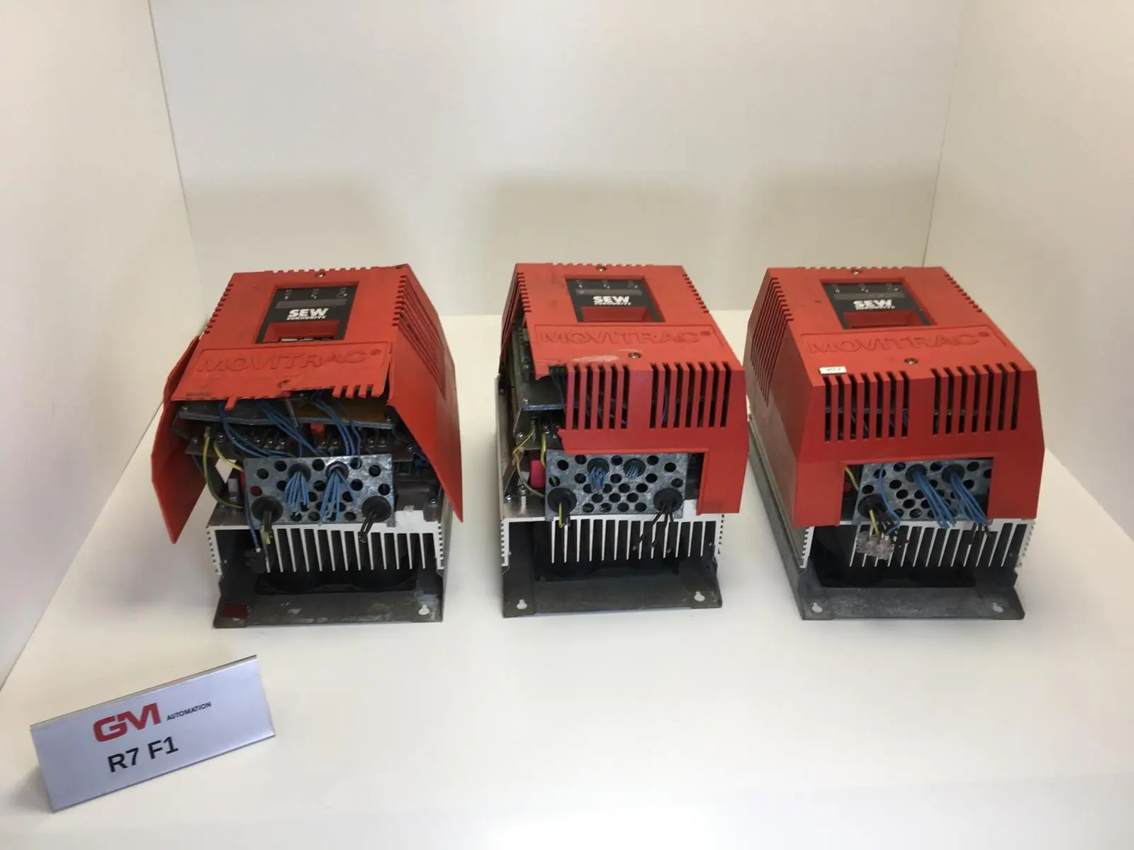 Produktfoto 1 von 3x SEW Movitrac Antriebsumrichter 1015-403-4-00 8255296 converter 3x400V defekt
