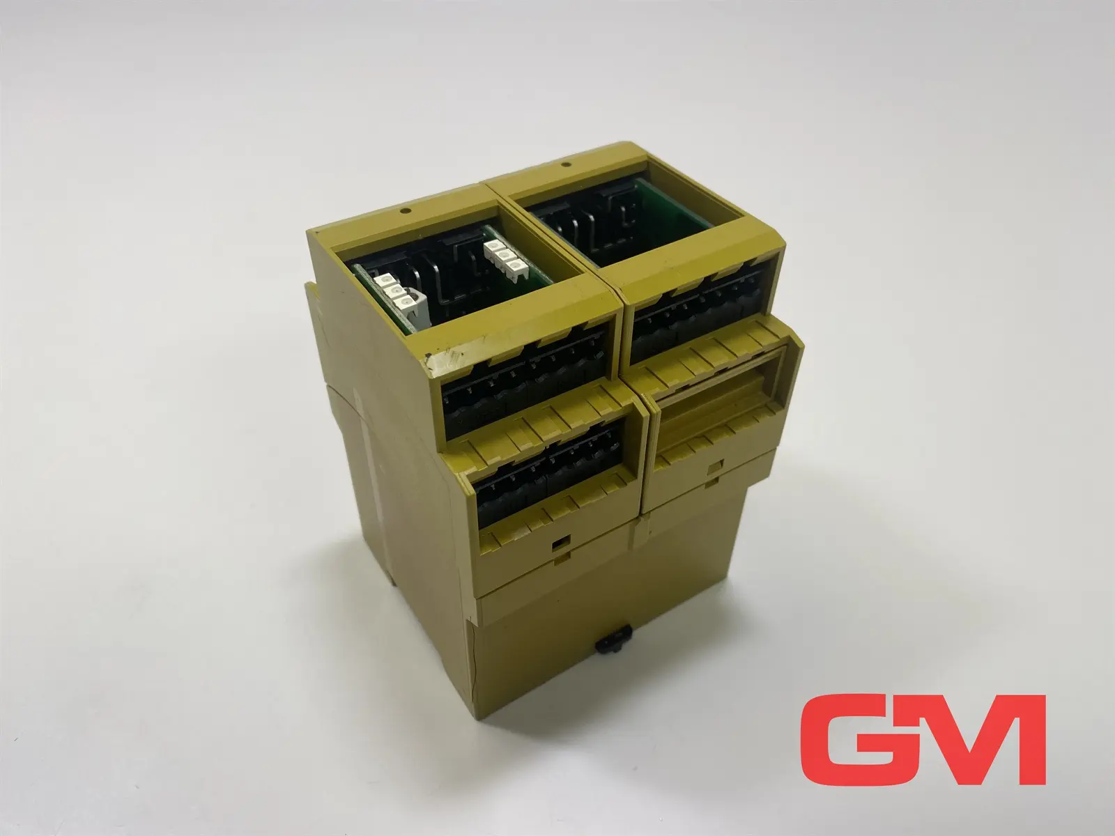Produktfoto 1 von PILZ Sicherheitsschaltgerät 777609 safety relay PNOZ X9P 24VDC 7A beschädigt