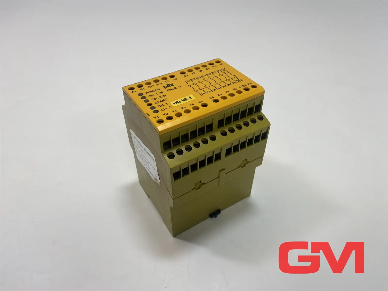 Produktfoto 1 von Pilz Sicherheitsrelais PNOZ 11 230VAC/24VDC safety switch 774086 beschädigt