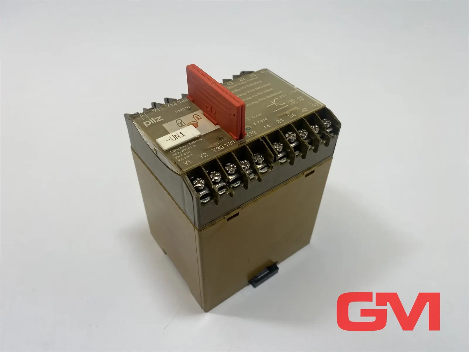 Produktfoto 1 von Pilz Sicherheitsrelais PNOZ 6 24VDC 3S1Ö Safety relay 474899 Gehäuse beschädigt
