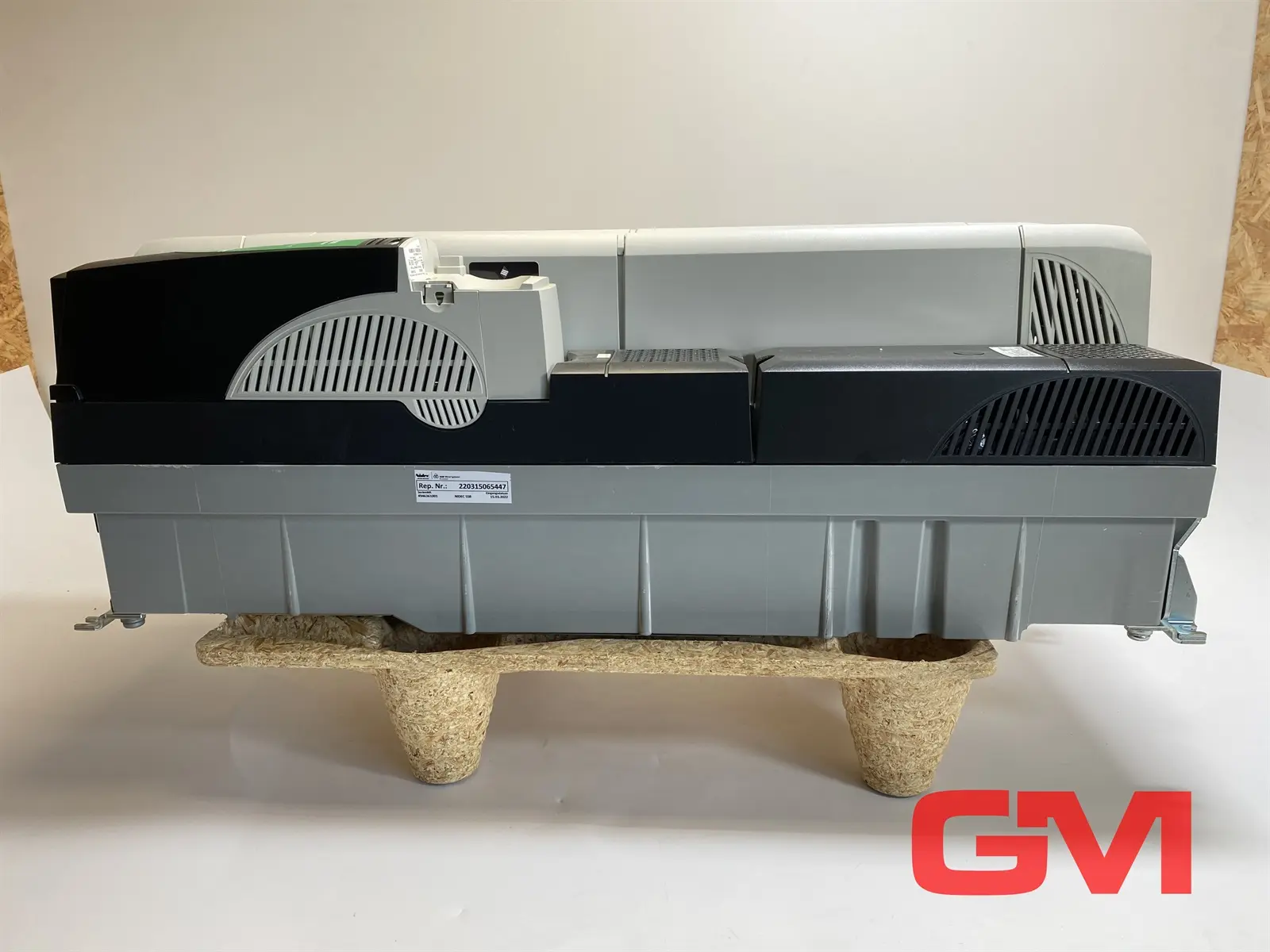 Produktfoto 1 von Emerson Servoantrieb SP5402 servo drive Control Techniques 75/90kW refurbished