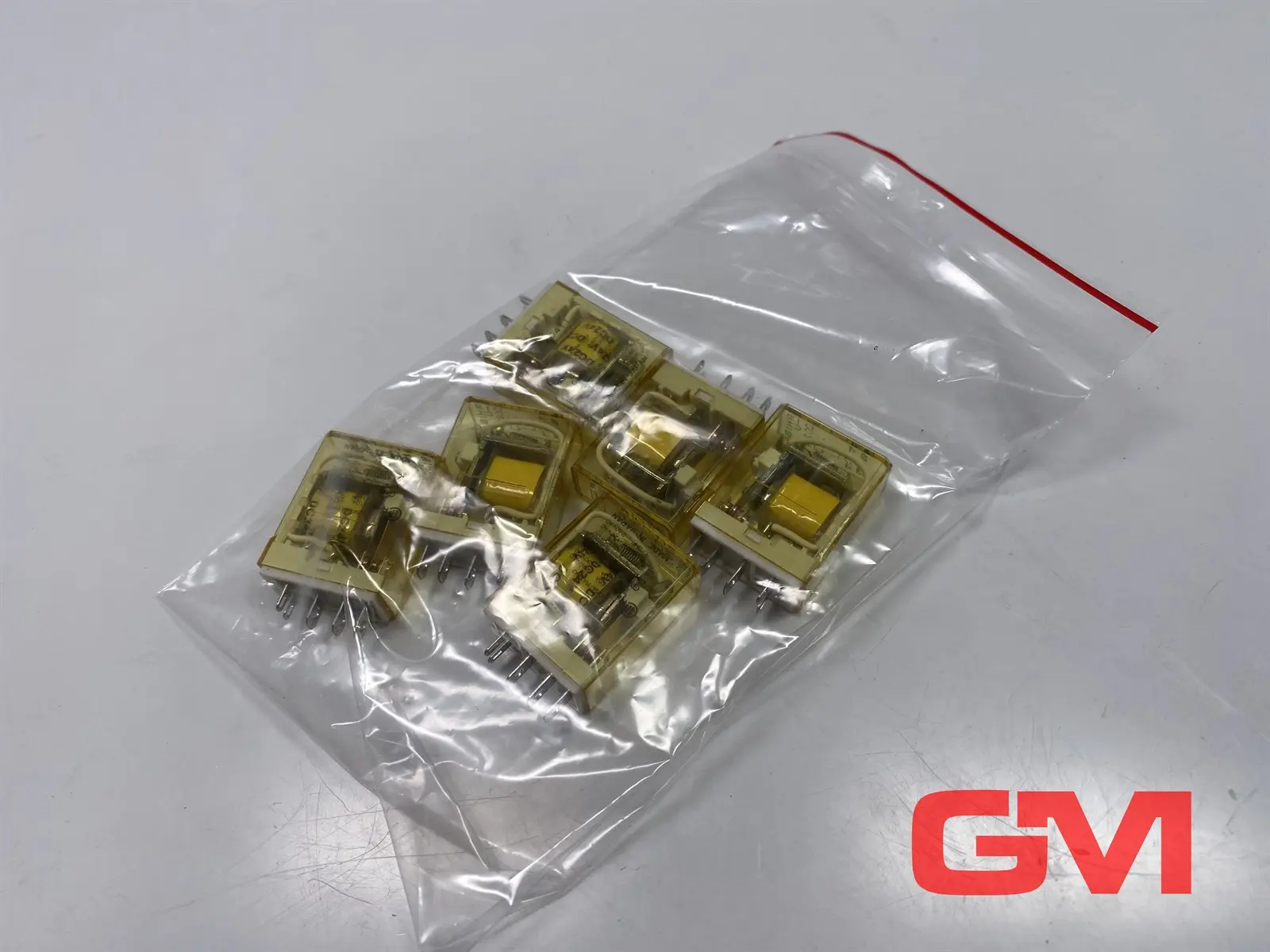 Produktfoto 1 von VE 6x idec Universalrelais 20411 general purpose relay RH1B-UDC24V  10 A 24 V DC
