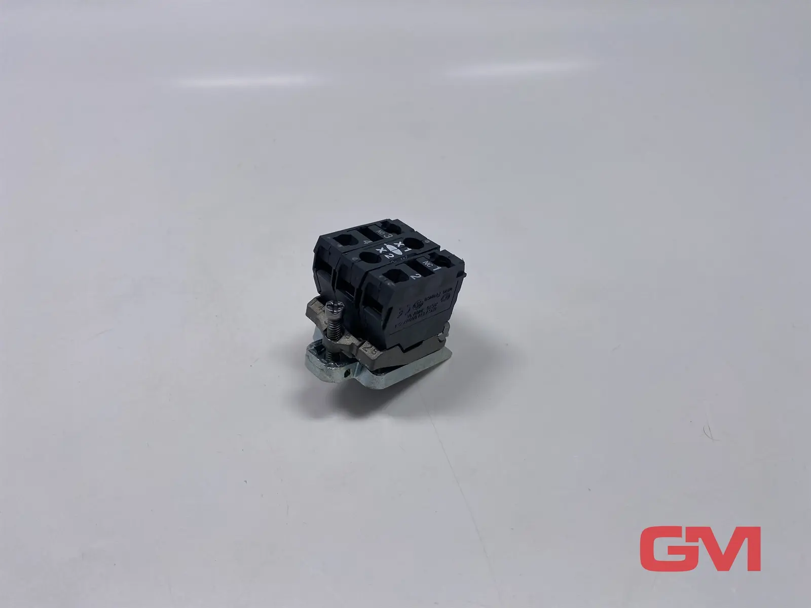 Produktfoto 1 von Schneider Electric Hilfsschalterblock ZB4BW0B15 complete body 1S+1Ö LED weiß 24V