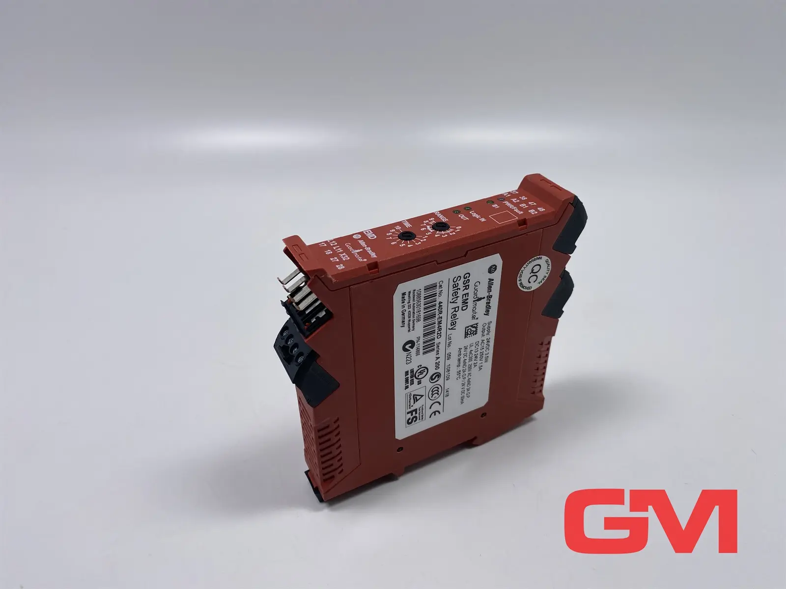 Produktfoto 1 von Allen-Bradley Sicherheitsrelais 440R-EM4R2D S.: A 200 PN114866 leicht beschädigt