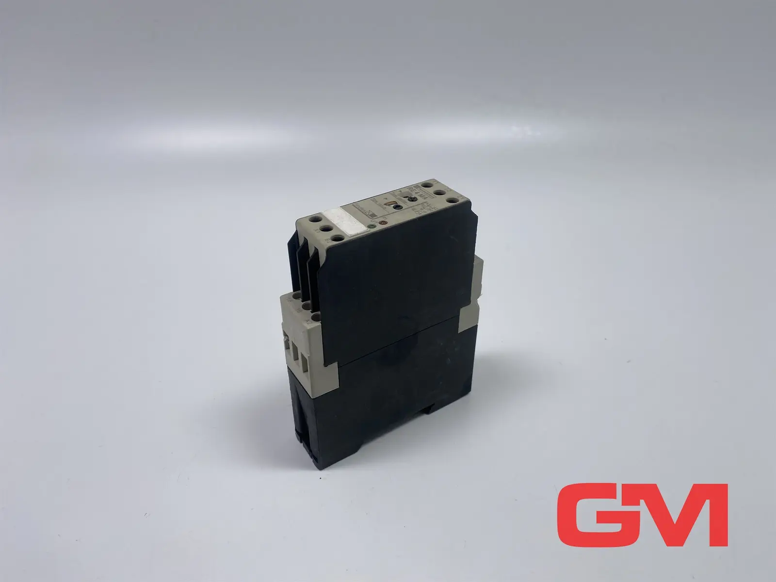Produktfoto 1 von Telemecanique Zeitrelais RE4-MA11BU relay 0,05s-300h Gehäuse leicht beschädigt