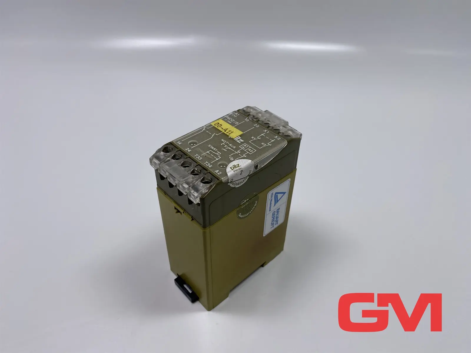 Produktfoto 1 von Pilz Sicherheitsrelais 474597 Relay PNOZ/5 230VAC 2S Unterseite beschädigt