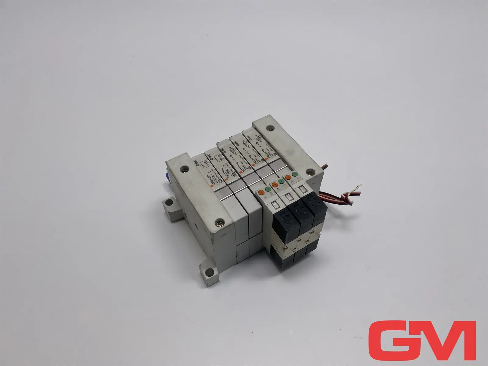 Produktfoto 1 von SMC Ventilinsel 3x Ventil VQ1201N-5-Q + 2x VVQ1000-10A-1 terminal beschädigt