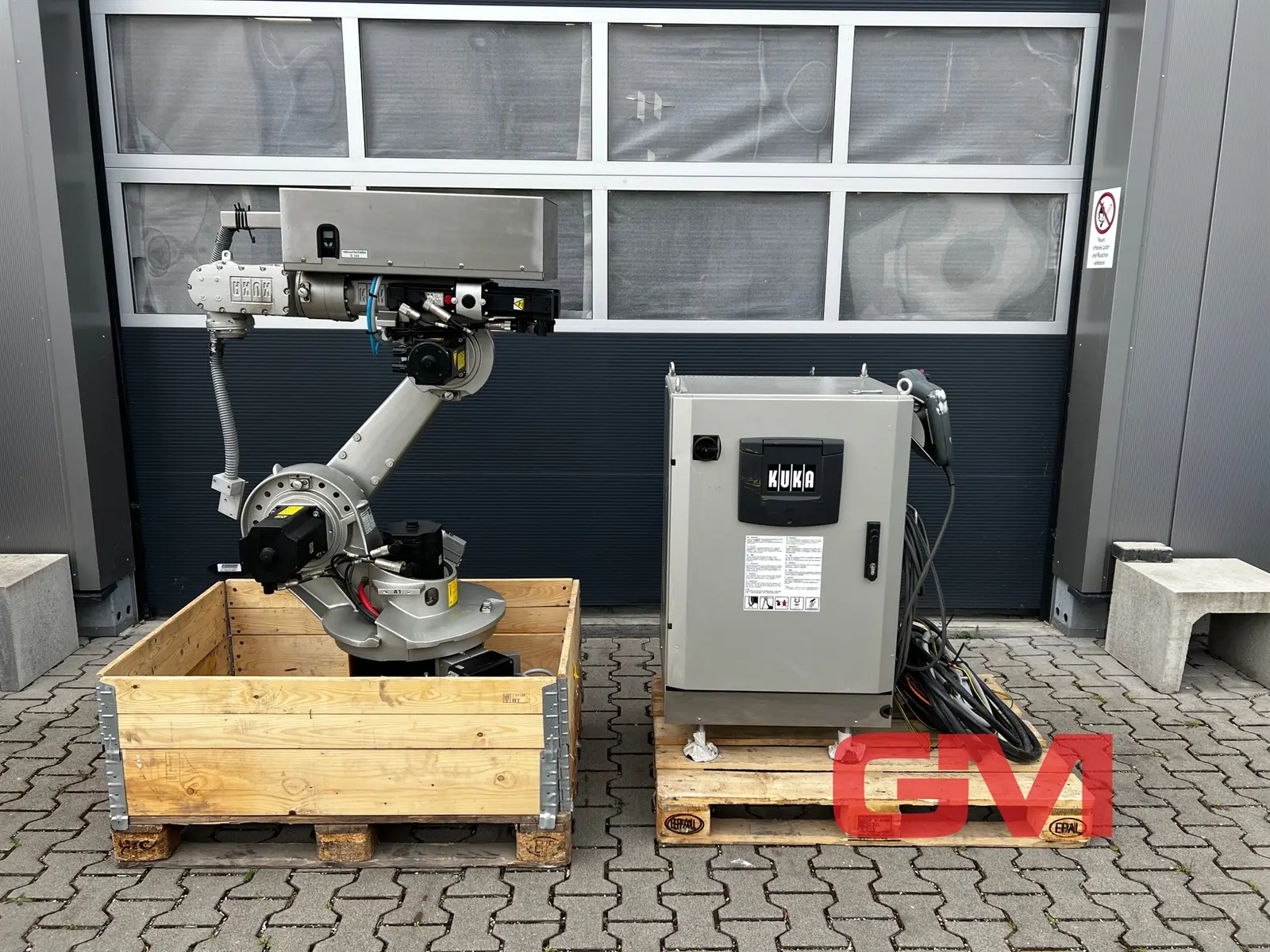 Produktfoto 1 von Kuka Industrieroboter KR 15/2 BJ 2000 mit Steuerung KR C1 und Panel Roboter