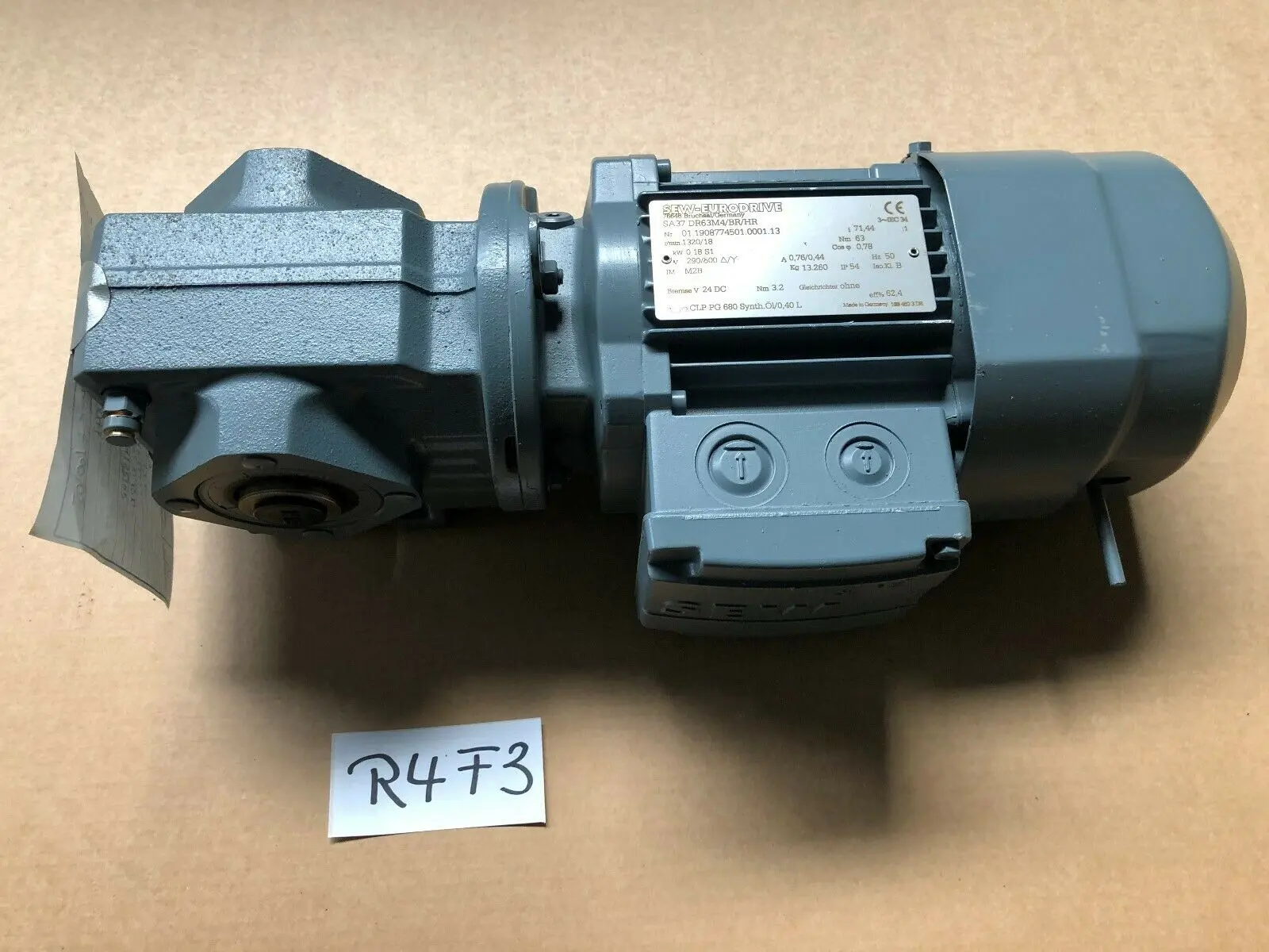 Produktfoto 1 von SEW Getriebemotor SA37 DR63 M4 / BR / HR 500V 0,44A 0,18kW 1320/18 Umin