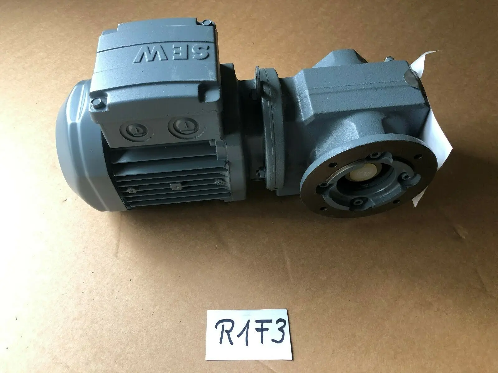 Produktfoto 1 von SEW SAF37 DR63M6 Getriebemotor 500 V 0,12 kW 0,46 A 900 / 5,7 r/min