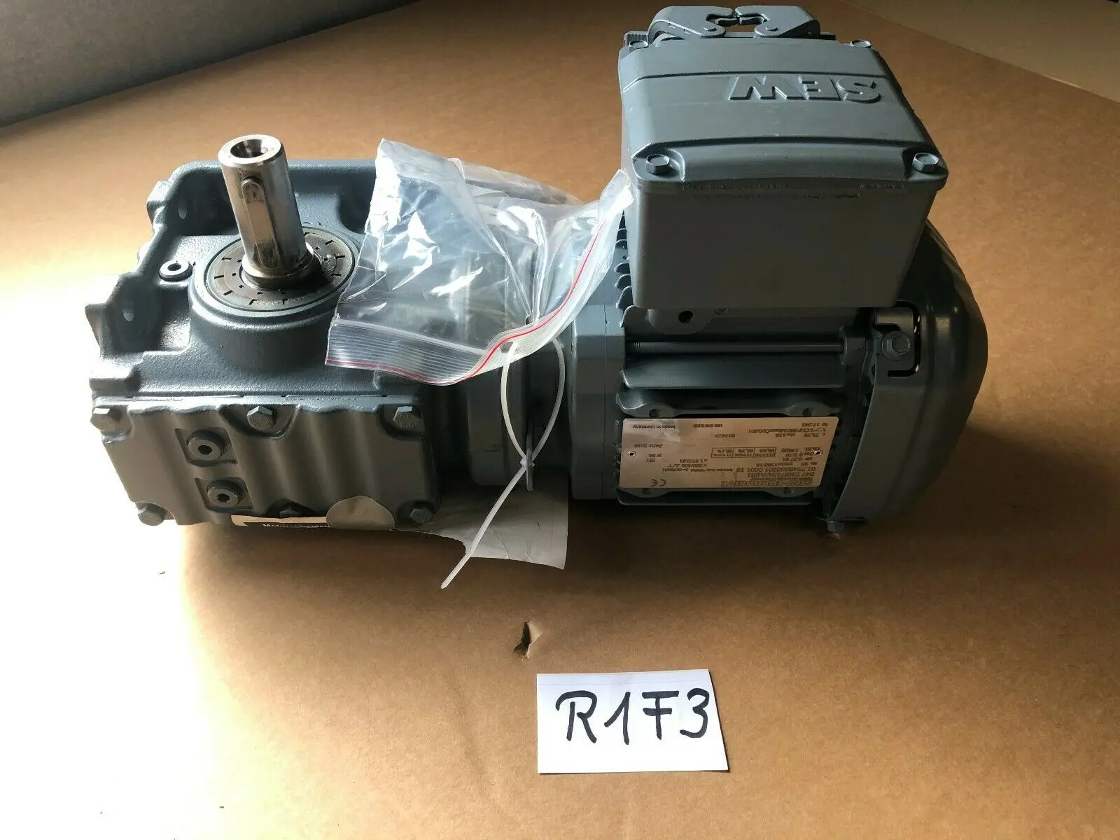 Produktfoto 1 von SEW S47DRS71 S4 / ASB1 Getriebemotor 500 V 0,37 kW 1380 / 19 r/min