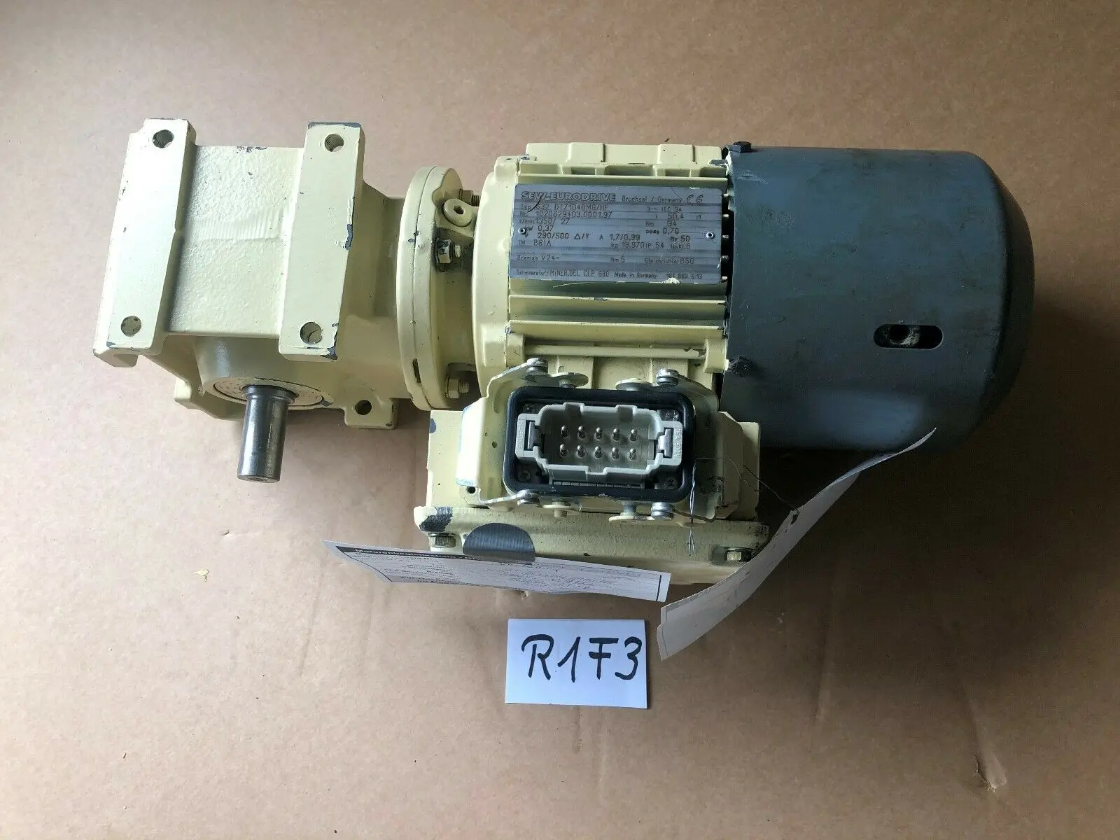 Produktfoto 1 von SEW S32 DT71D4 BMG HF 1350 / 27 r/min 0,37 kW Getriebemotor