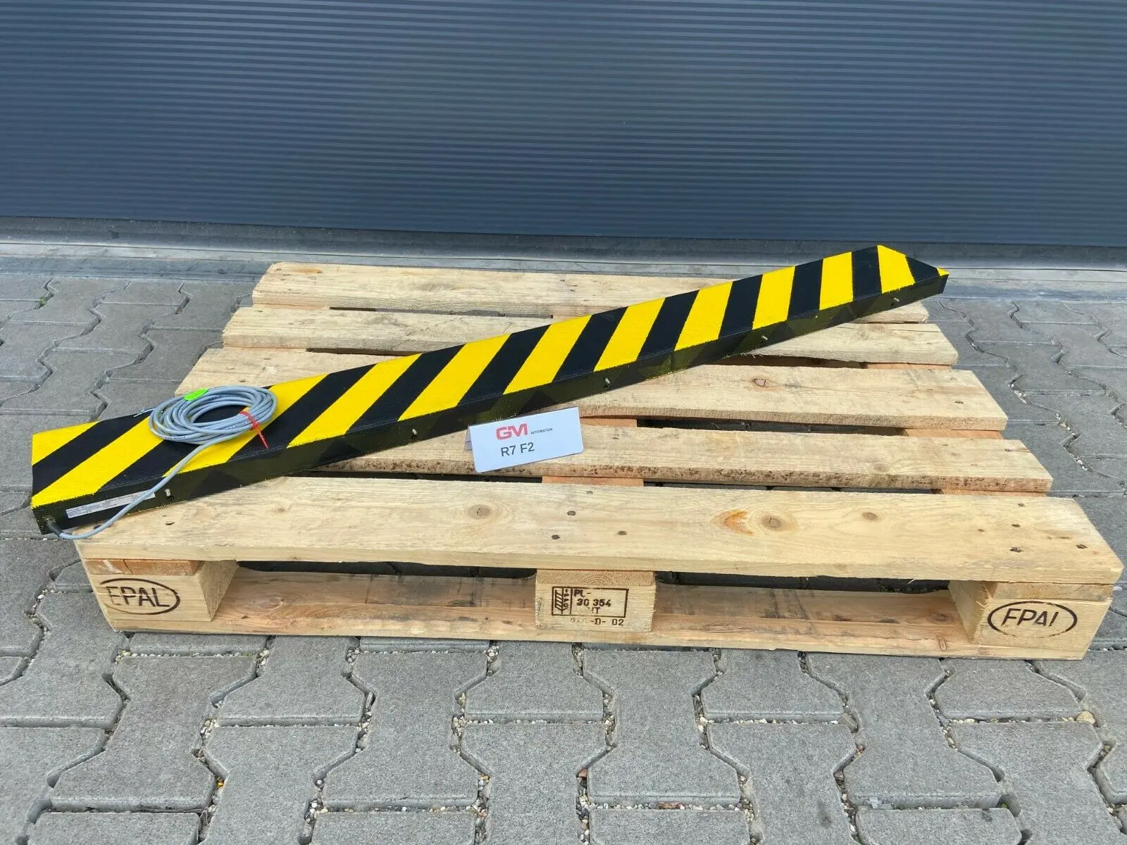 Produktfoto 1 von Mayser Safety Bumper 2202837 Typ II EKS/BK 1484 mm L 170 mm H Stossstange