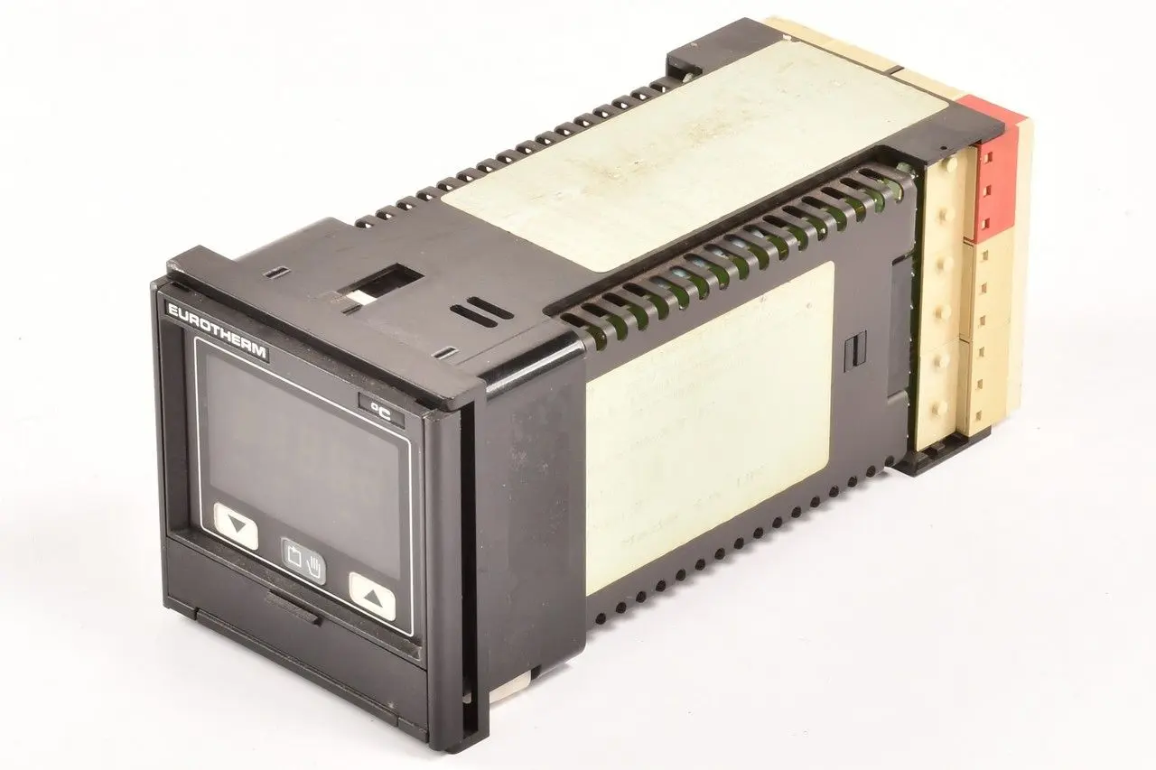Eurotherm 815S/0V10/LG0/DTRI