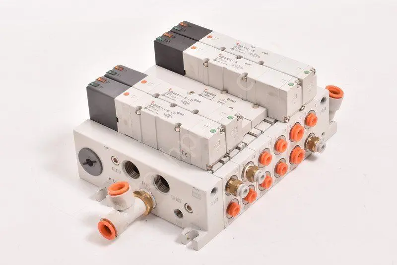 Produktfoto 1 von SMC Valves Assembly VQ4 / 4 Valve Bank Lot