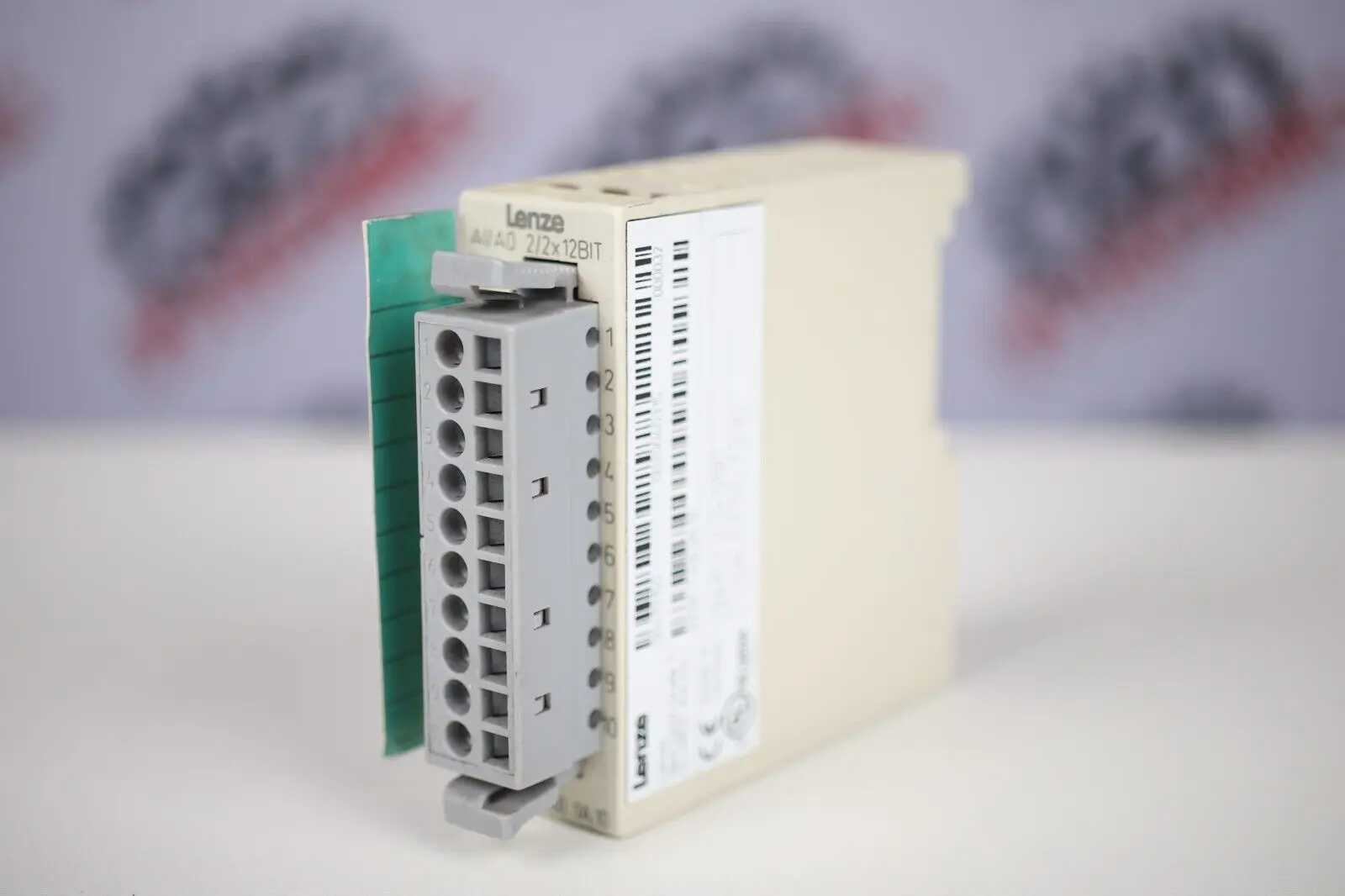 Produktfoto 1 von LENZE EPM-T330.1A.10 (ID 00479150)(AI/AO 2/2x12BIT)