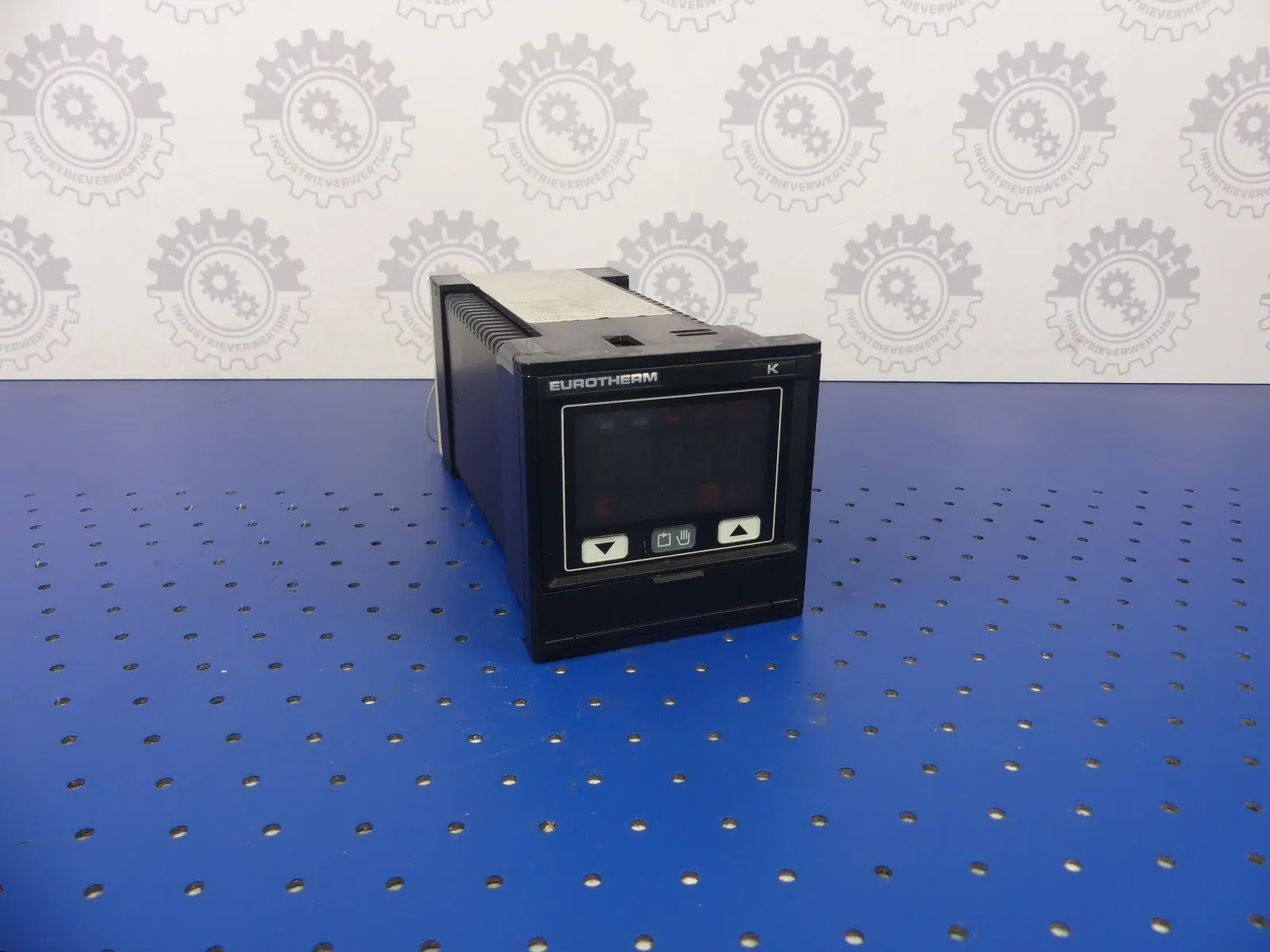 Produktfoto 1 von EUROTHERM 818S/TC/R0V10/NONE/NONE/NONE/232/96/SN/04/90/473/K/NO/NO/E/IN/S/N