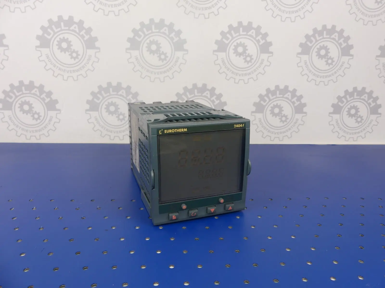 Produktfoto 1 von EUROTHERM 2404F/CC/VL/YH/XX/DL/DH/XX/PB/XX/GER XXXXXX/S/0/1200/C/XX/XX/XX/XX/XX