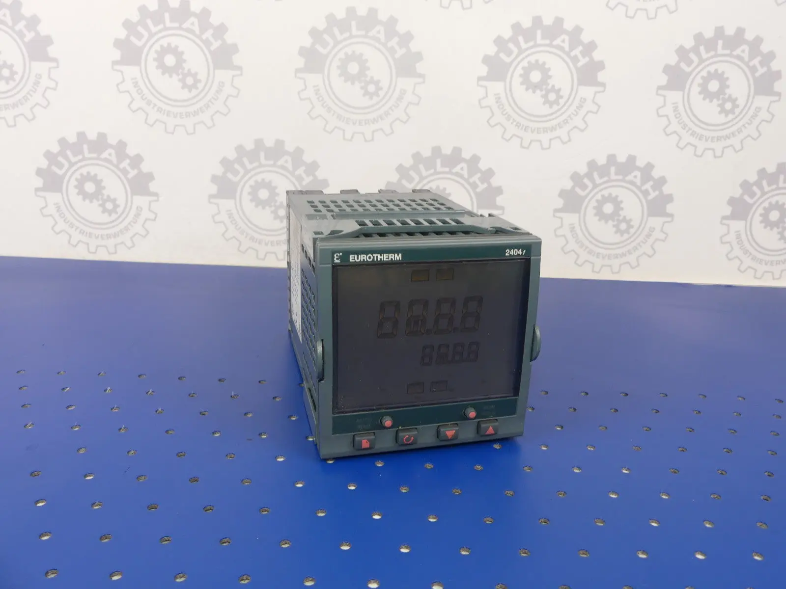 Produktfoto 1 von EUROTHERM 2404F/CC/VH/YH/XX/DL/DH/XX/PB/XX/GER XXXXXX/J/0/150/C/S2/XX/XX/XX/XX/