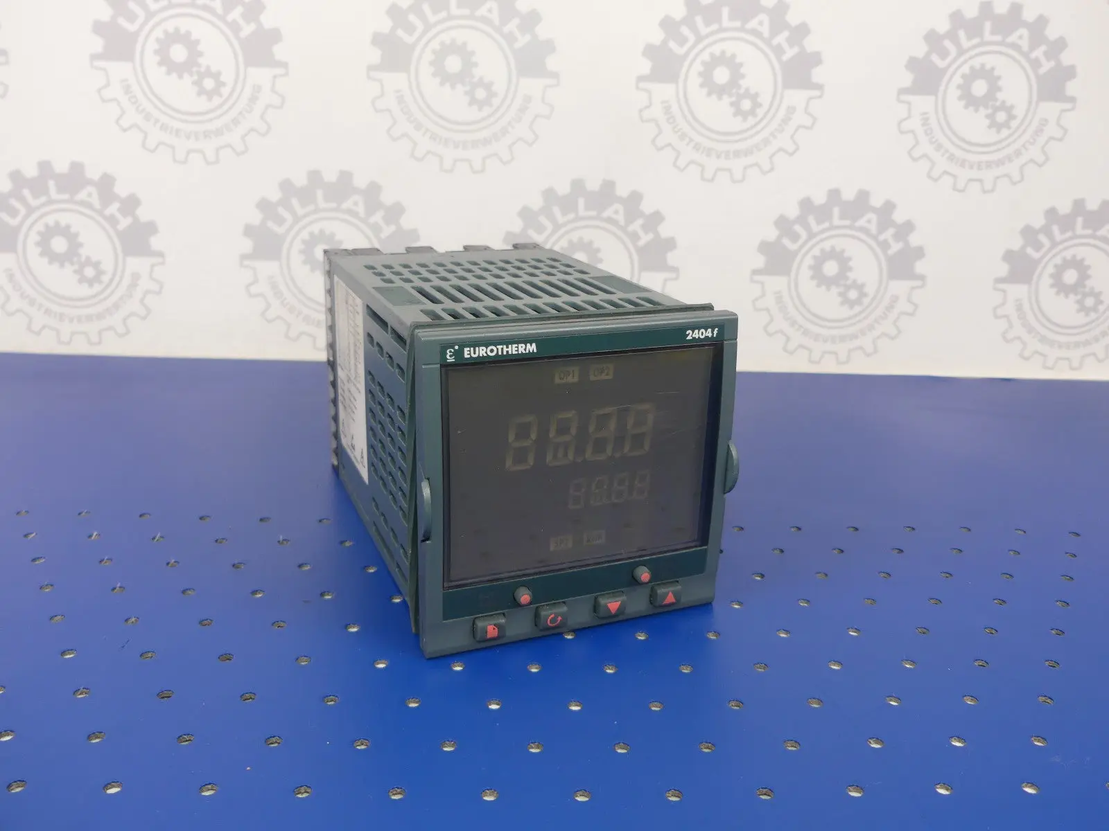 Produktfoto 1 von EUROTHERM 2404F/CC/VH/YH/XX/DL/DH/XX/PB/XX/GER XXXXXX/S/0/1200/C/XX/XX/XX/XX/XX
