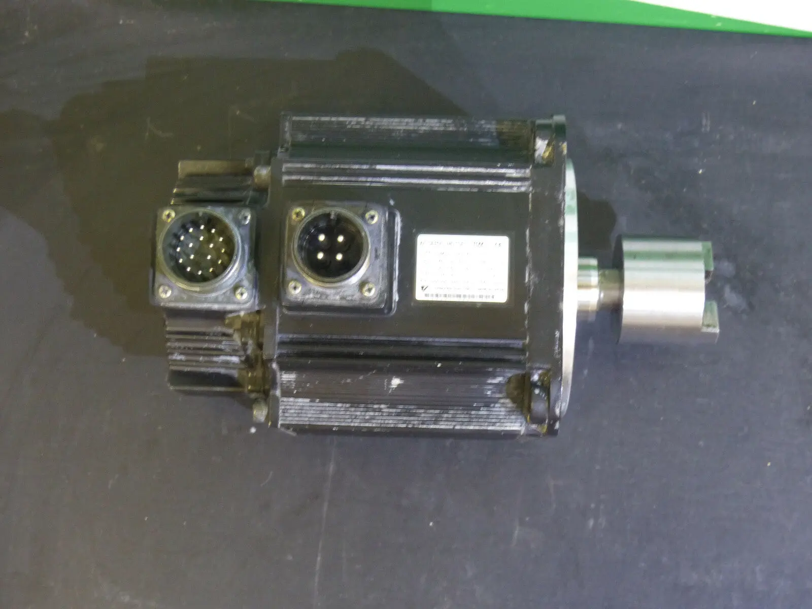 Produktfoto 1 von YASKAWA SGMGH-09D2A61-OY AC SERVO MOTOR USED