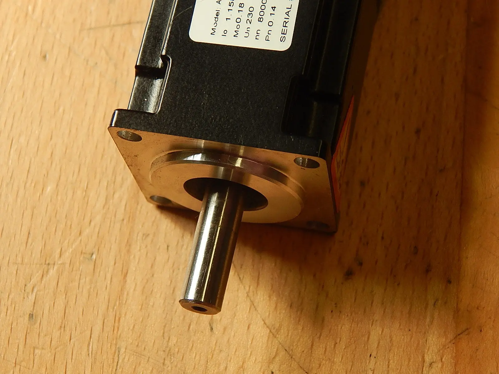 Produktfoto 1 von BECKHOFF SERVOMOTOR AM3031-0BB1-0005   8000 1/min  Used
