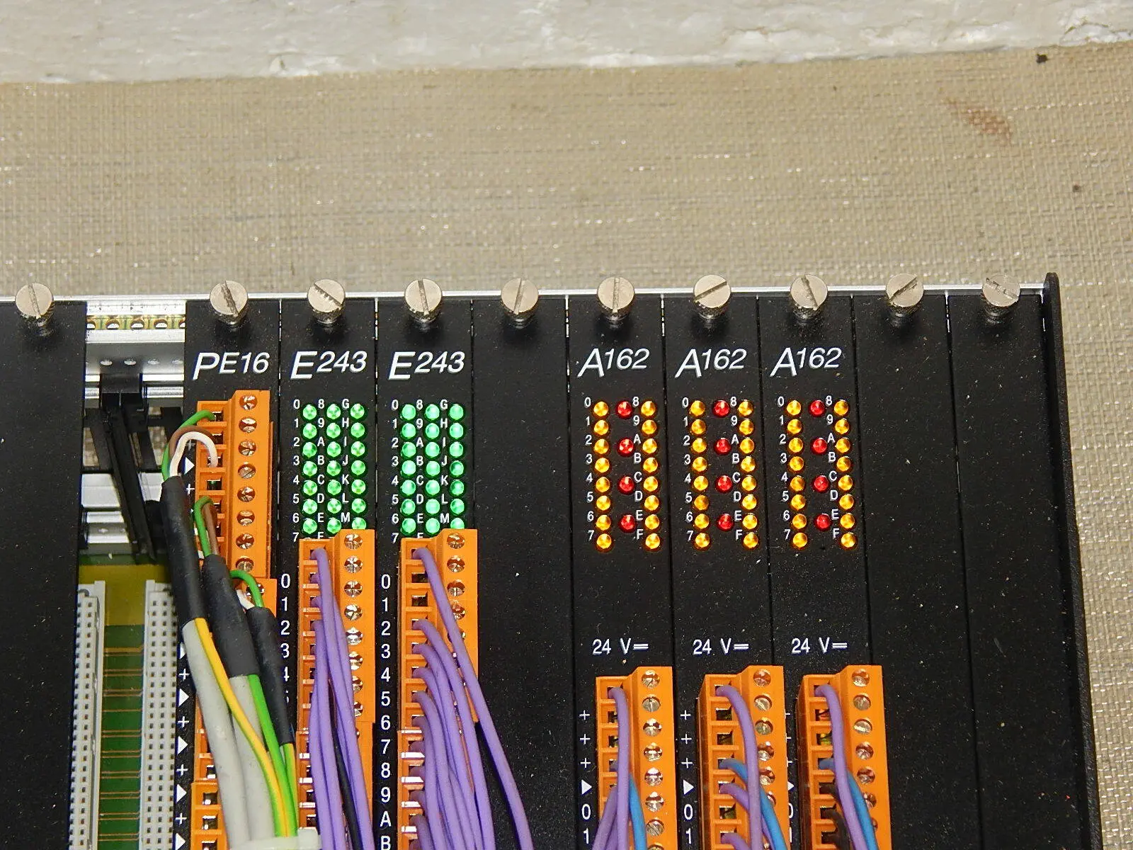 Produktfoto 1 von B&R 12 SLOT CIRCUIT BOARD MB264/1 +PE16 2x E243 3x A162