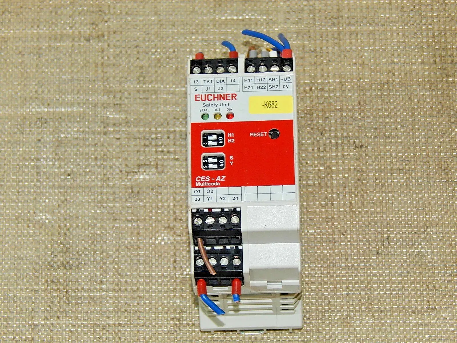 Produktfoto 1 von Euchner CES-AZ-UES-02B Auswertegerät 105140 used s.Bilder