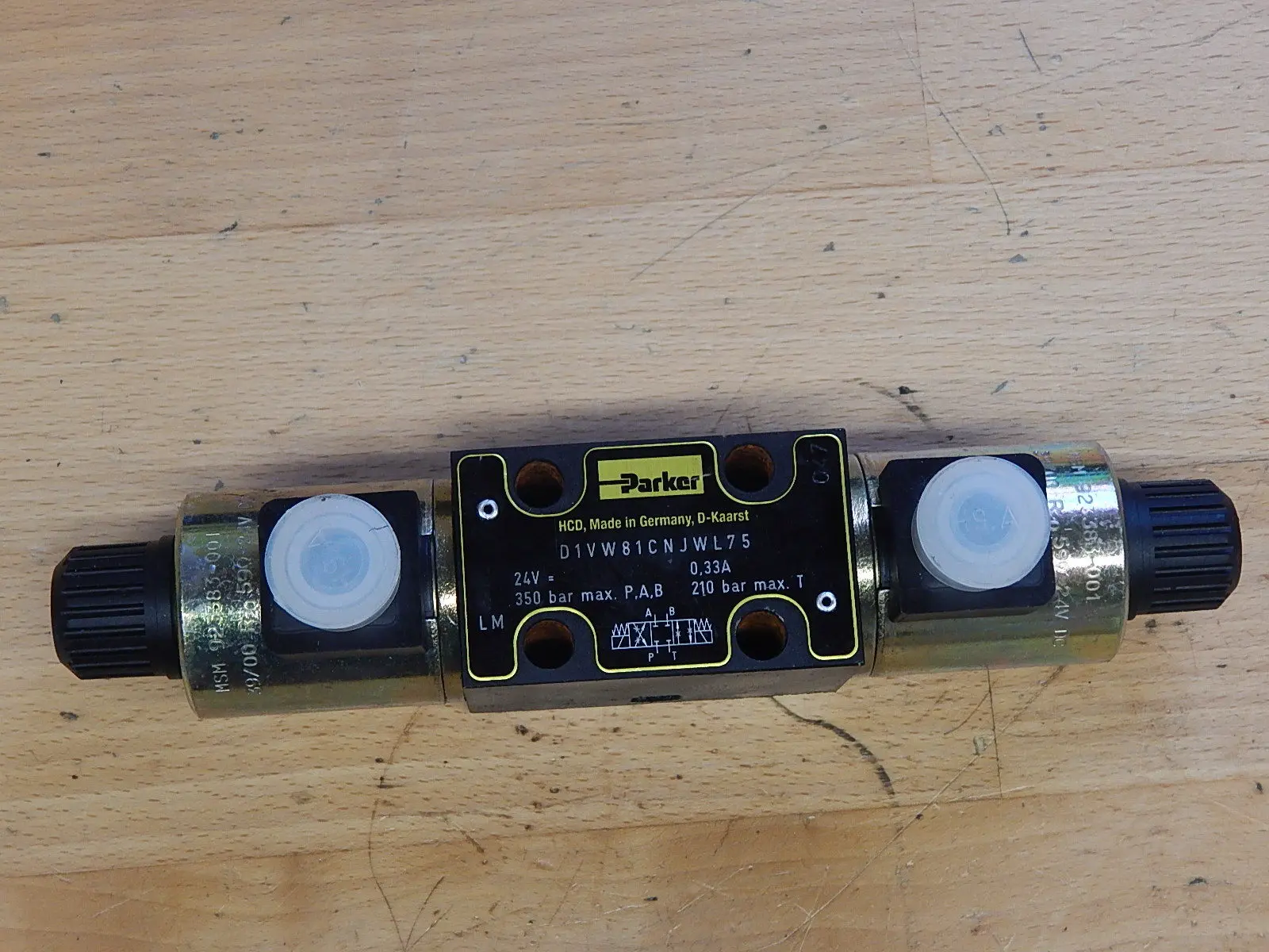 Produktfoto 1 von Parker D1VW81CNJW75 Wegeventil direktgesteuert Neuwertig 350 bar