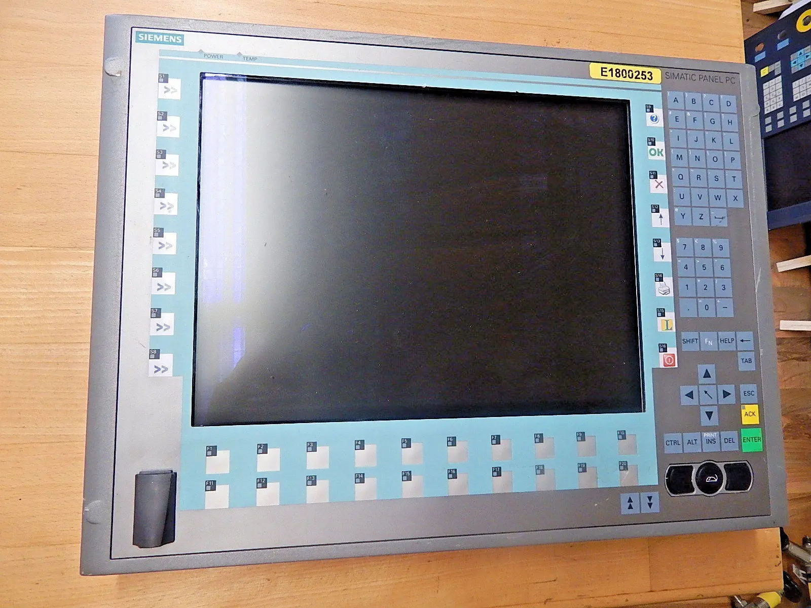 Produktfoto 1 von SIEMENS A5E00747065 PANEL 15 K 677/877 ROHS  Used