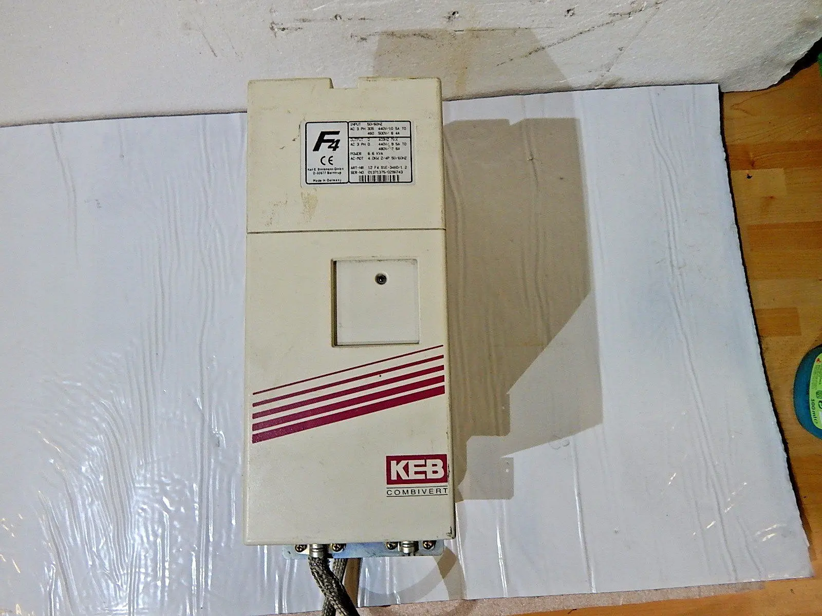 Produktfoto 1 von KEB F4 12.F4.S1E-3480/1.2 //12F4S1E348012 12.F4.S1E-3480  6,6kVA 4kW Used
