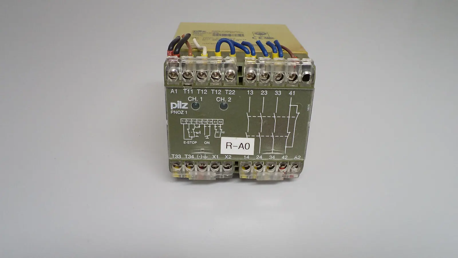 Produktfoto 1 von Pilz Sicherheitsschaltgerät PNOZ1 230VAC 3S1Ö  475650