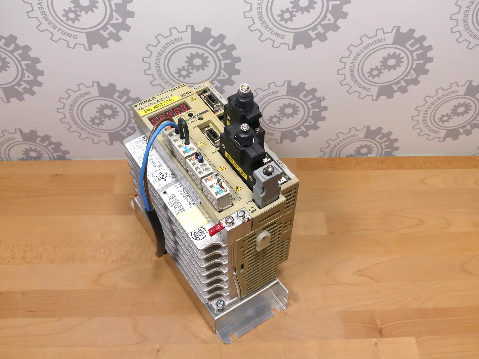 Produktfoto 1 von Omron SGDH-04AE-0Y MIT JUSP-NS600