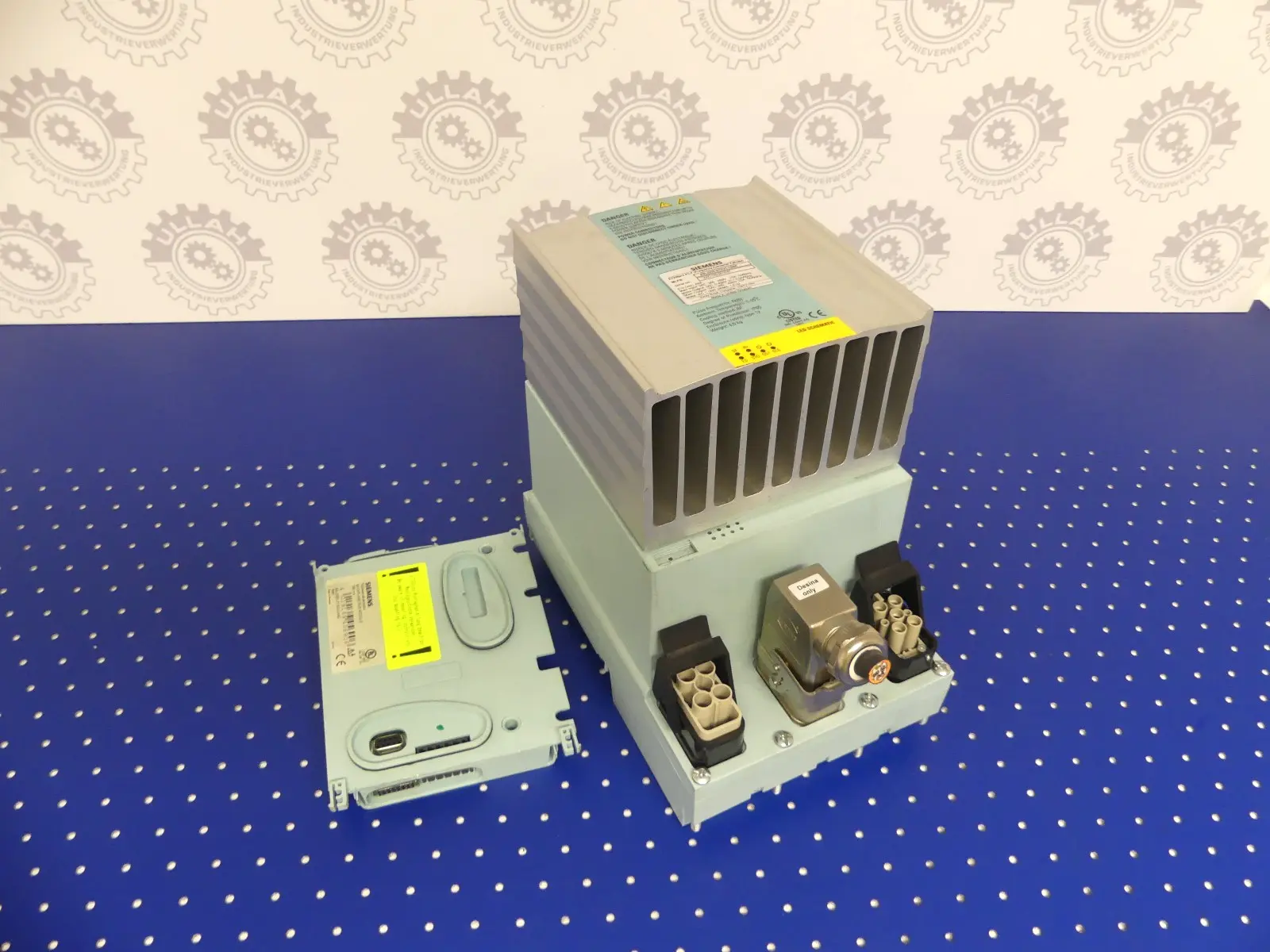 Produktfoto 1 von SIEMENS 6SL3235-0TE21-1SB0 + 6SL3260-2TA00-0AA0