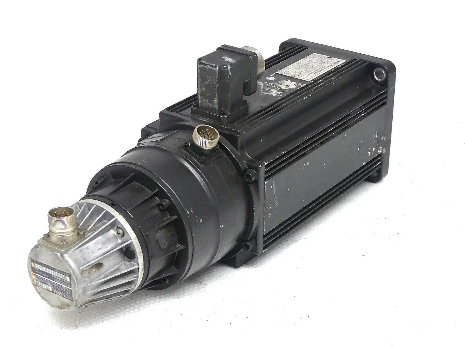 Produktfoto 1 von INDRAMAT MAC090B-0-ND-4-C/110-B-0/WI517LV