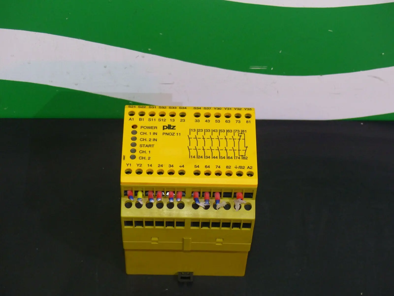 Produktfoto 1 von Pilz PNOZ 11 230VAC 24VDC 7n/o 1n/c