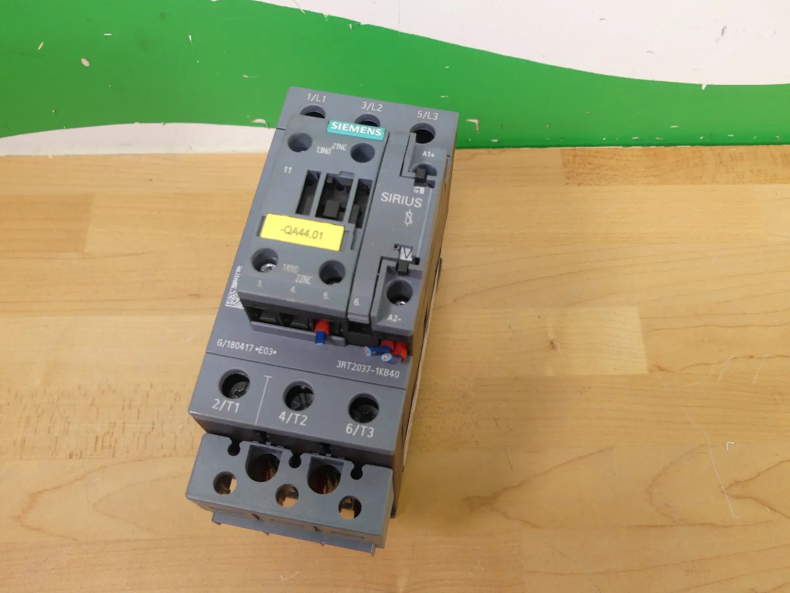 Produktfoto 1 von SIEMENS 3RT2037-1KB40 24V DC SIRIUS LEISTUNGSSCHÜTZ *E03* USED