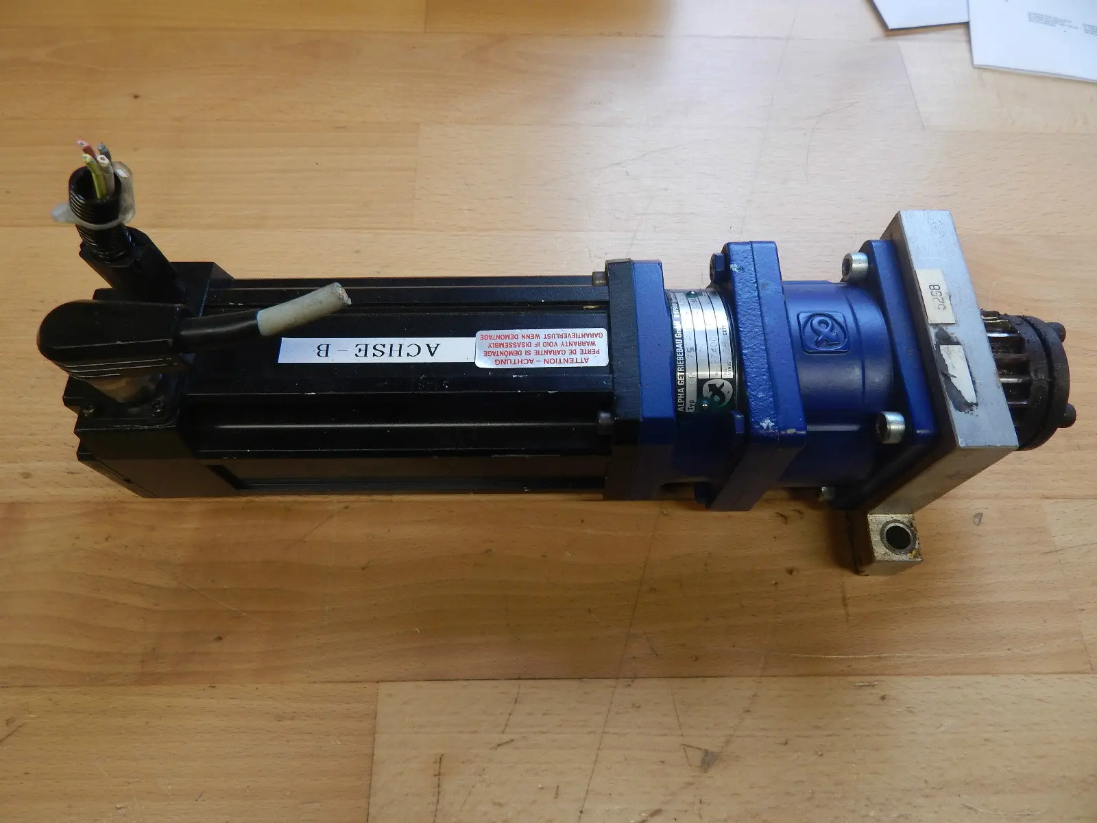 Produktfoto 1 von ESR Pollmeier AC-Servomotor LX320 BK R9 mit alpha getriebe 75-M1-7E