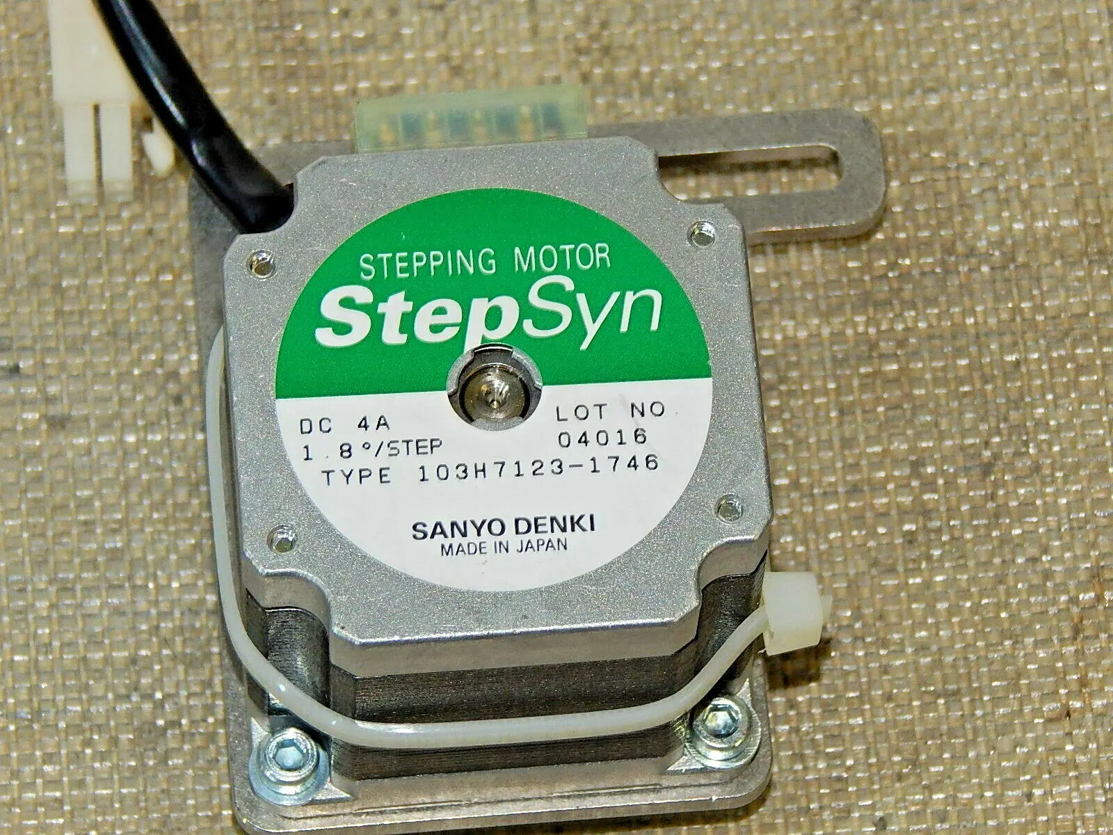Produktfoto 1 von Sanyo Denki Stepping Motor StepSyn 103H7123-1746 Used