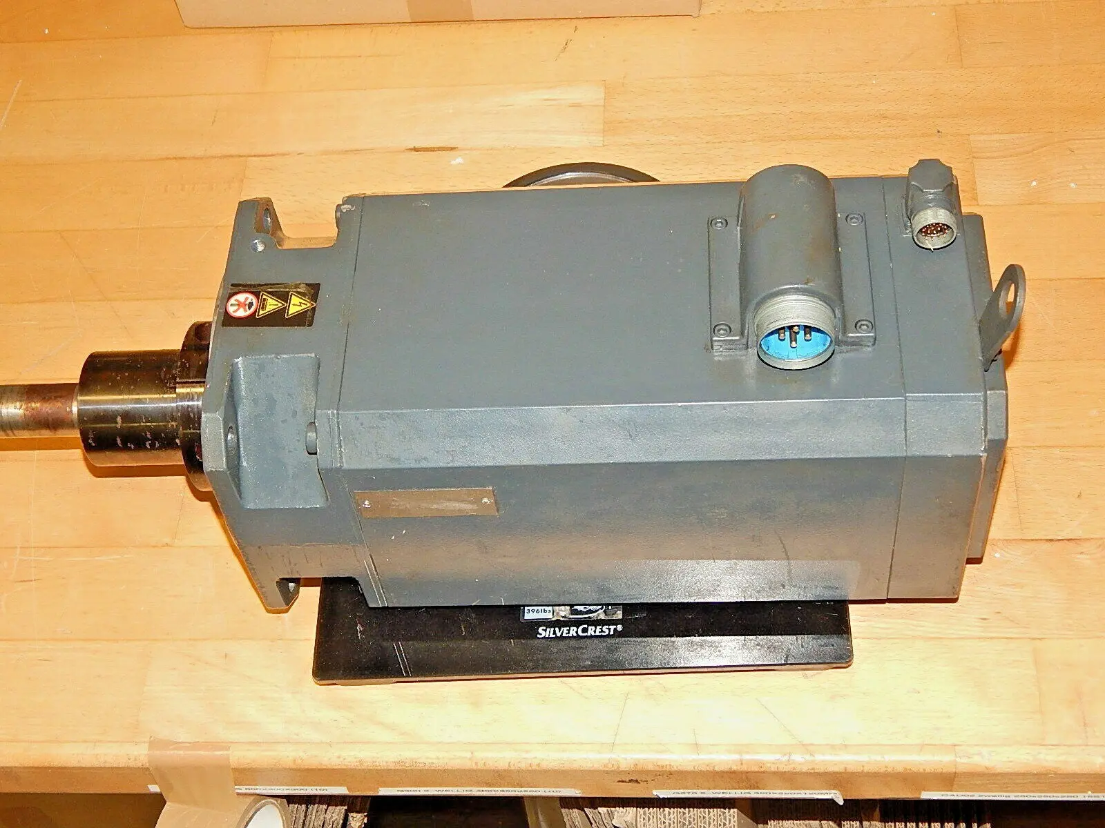Produktfoto 1 von SIEMENS 3~BRUSHLESS-SERVOMOTOR   1FT6105 -8AF71 -1EH1 Used