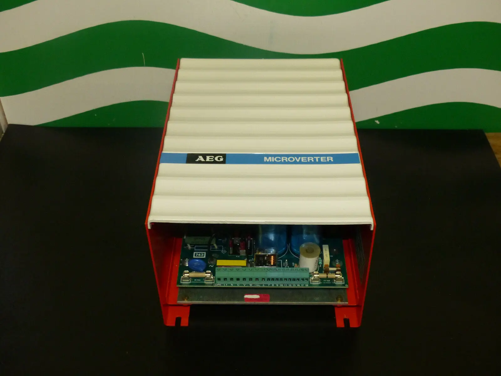 Produktfoto 1 von AEG Microverter 1,9/220