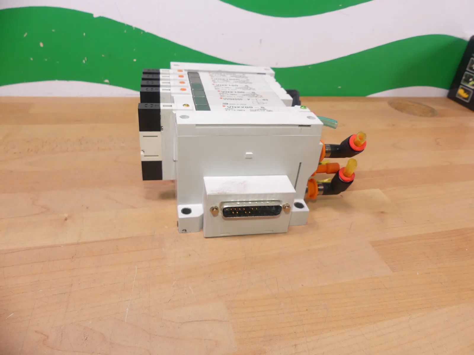 SMC 2x VQ2100R-5 + VVQ2000-P-1-N9 + VQ2200-5 2x VQ2100-5 s.Bilder