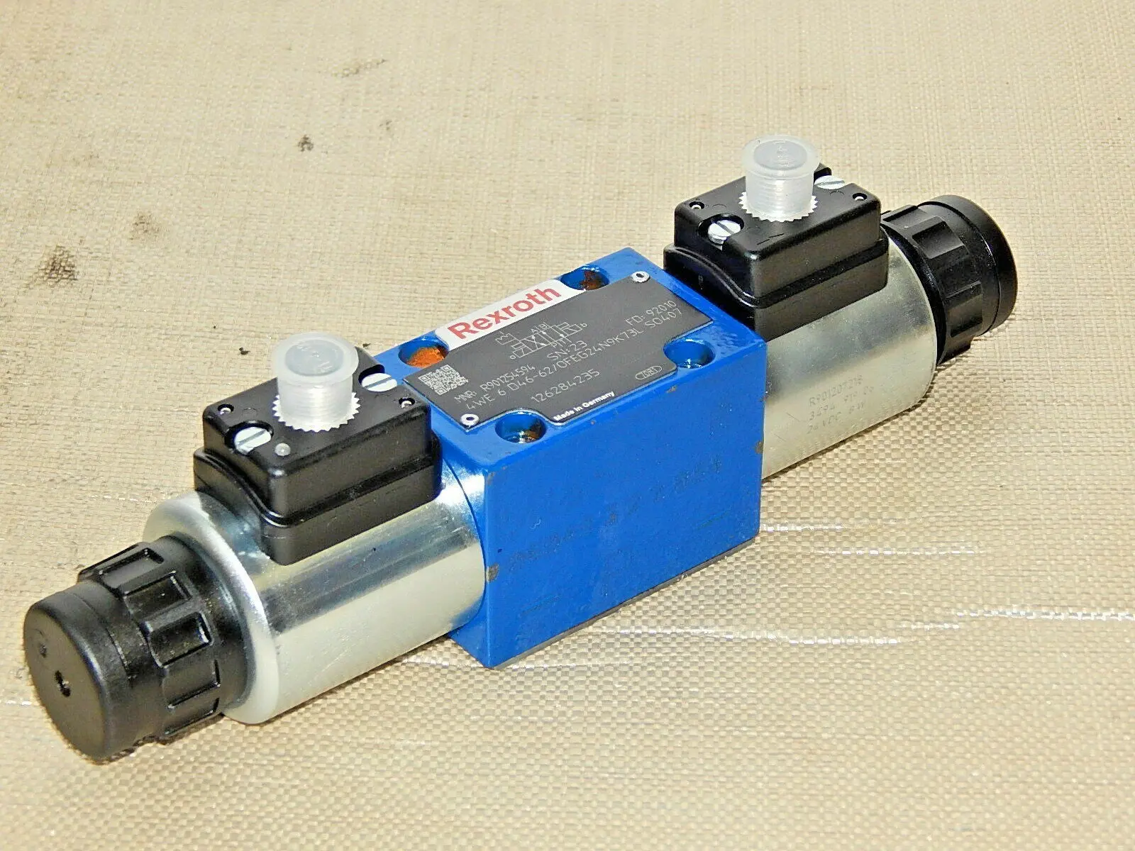 Produktfoto 1 von Rexroth Wegeventil 4WE 6 D46-62/OFEG24N9K73L//4WE 6 D46-62/0FEG24N9K73L  SO407