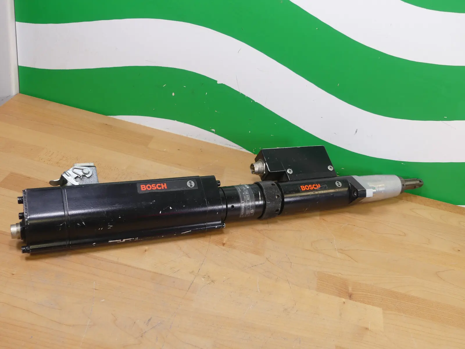 Produktfoto 1 von BOSCH 0608701002 EC-Motor / 0608820072 Messwertgeber / 0608720039