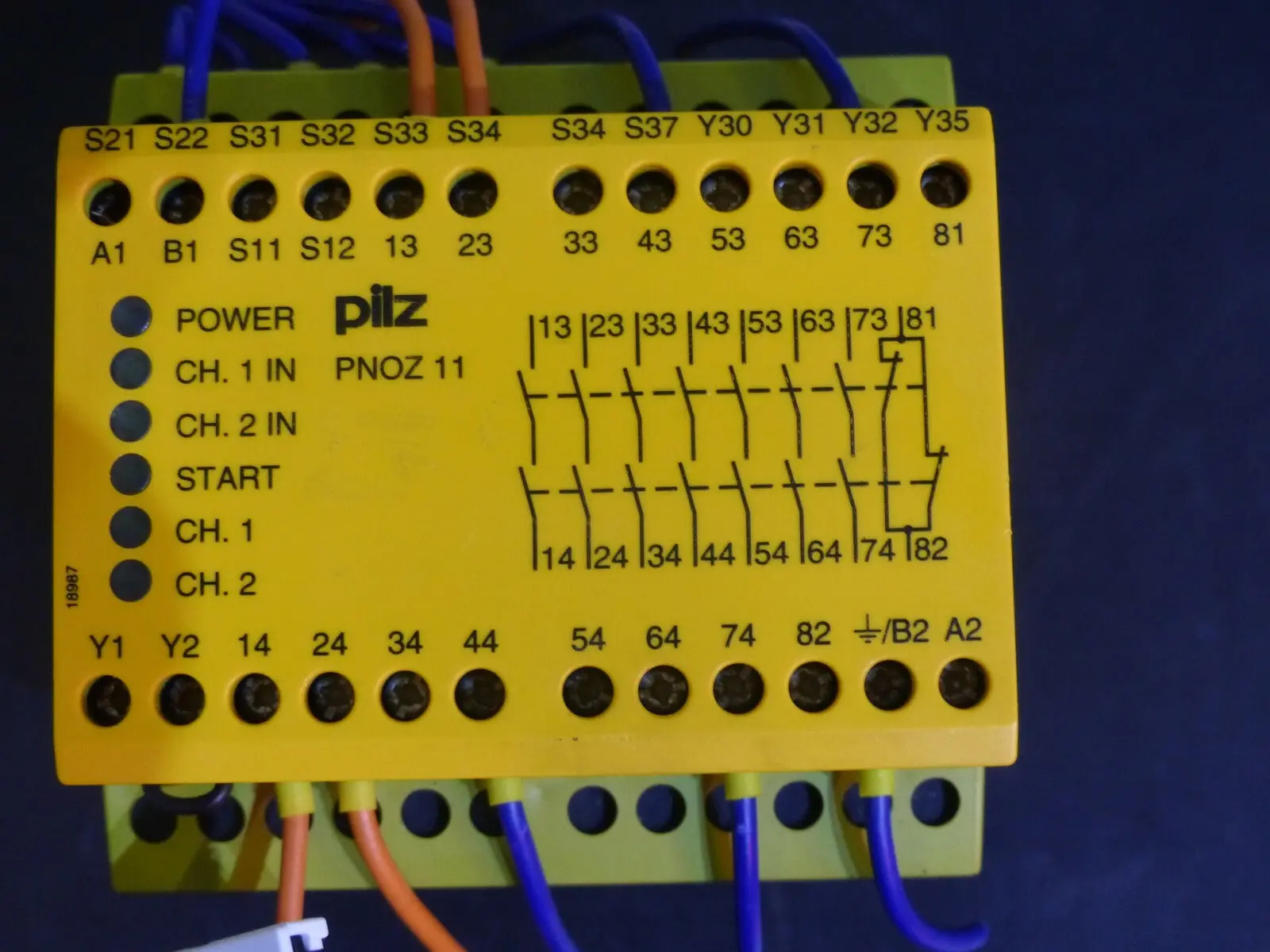 Produktfoto 1 von Pilz PNOZ 11 230-240/VAC 24VDC 7n/o 1n/c