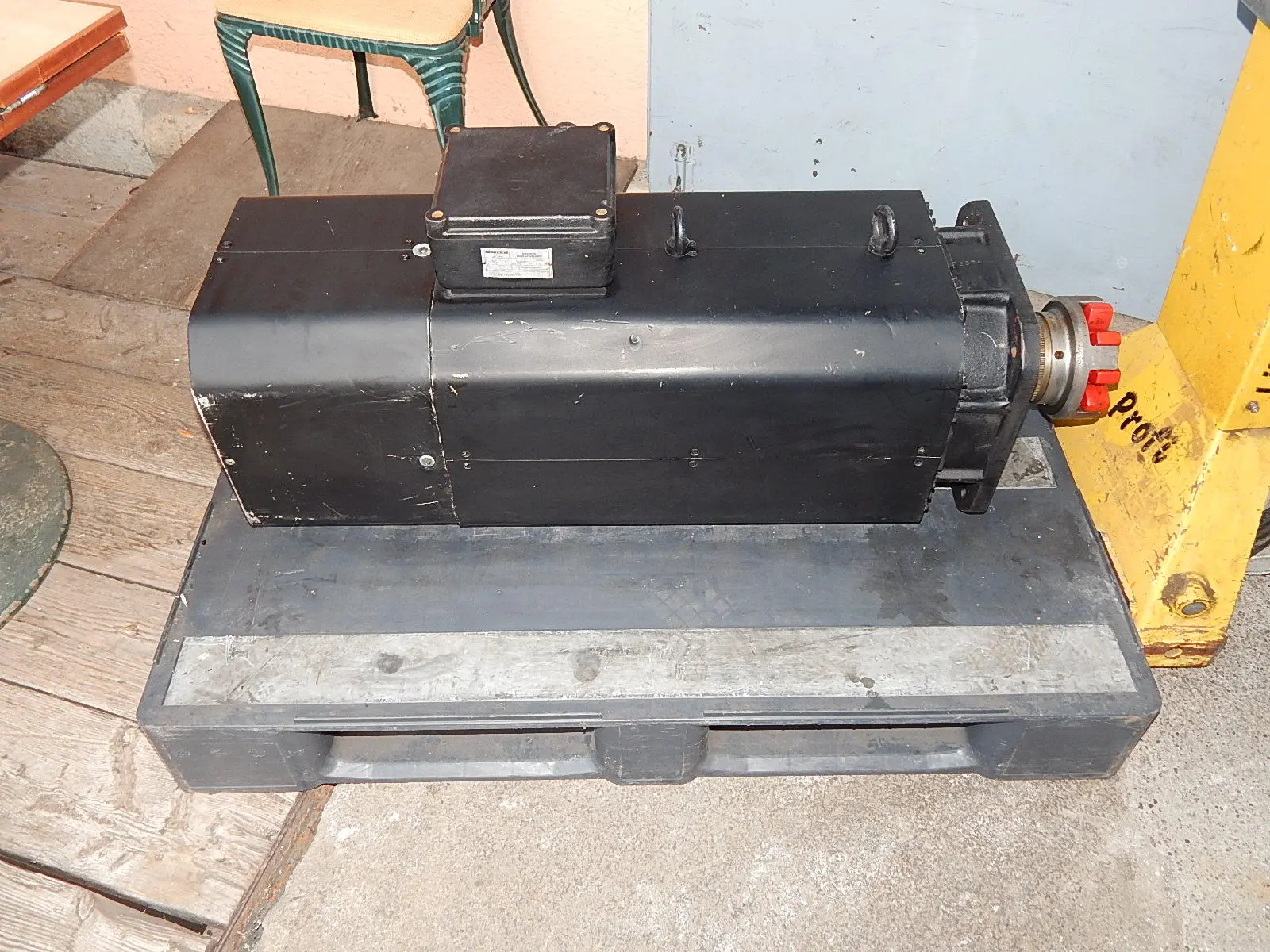 Produktfoto 1 von INDRAMAT SERVOMOTOR  2AD180C-B050L2-BS01/S01 52KW  Used