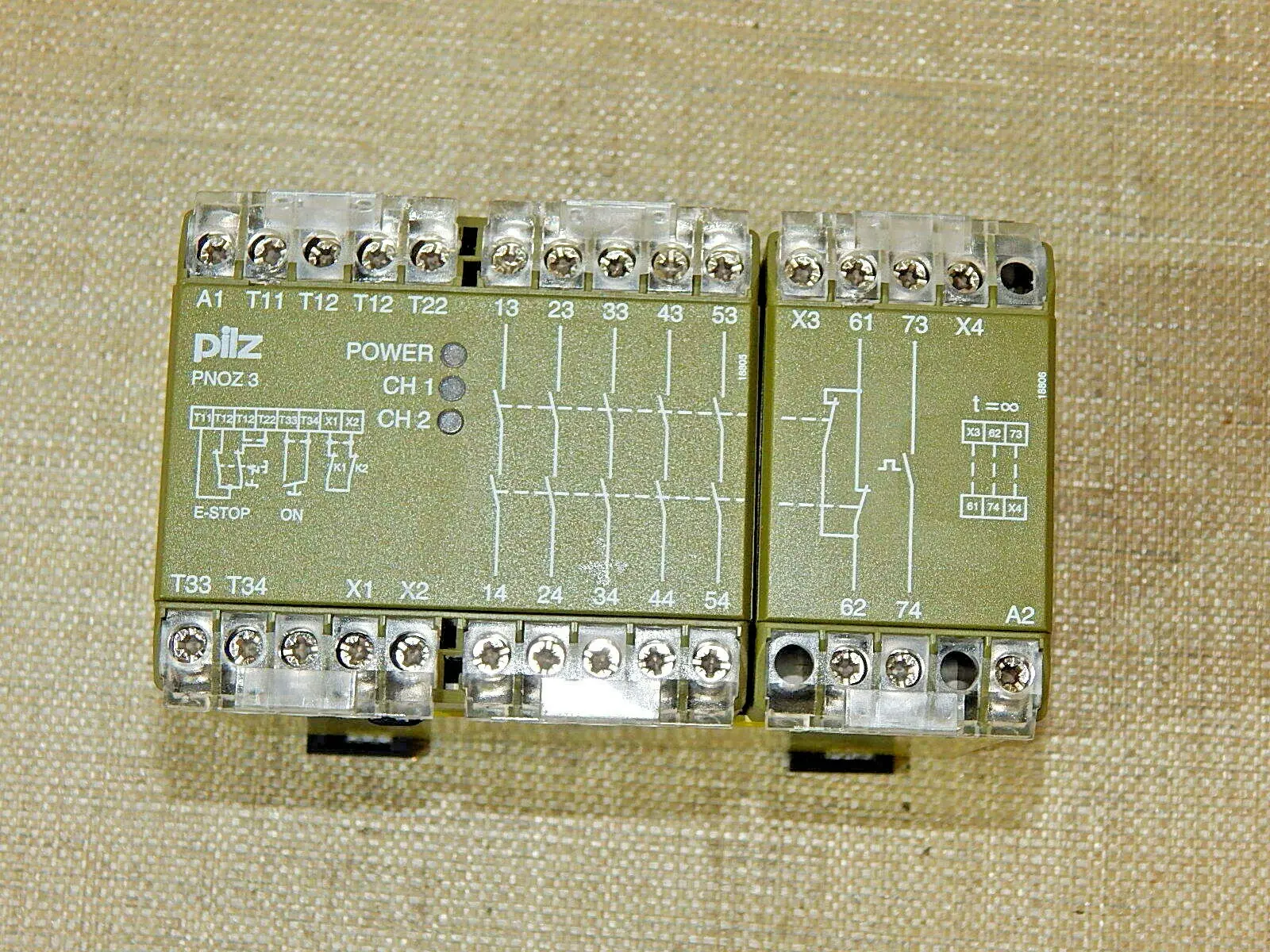 Produktfoto 1 von PILZ Zeitrelais PNOZ 3 24V DC 5S1O Sicherheitsschaltgerät 24 VDC 4.5W  Used