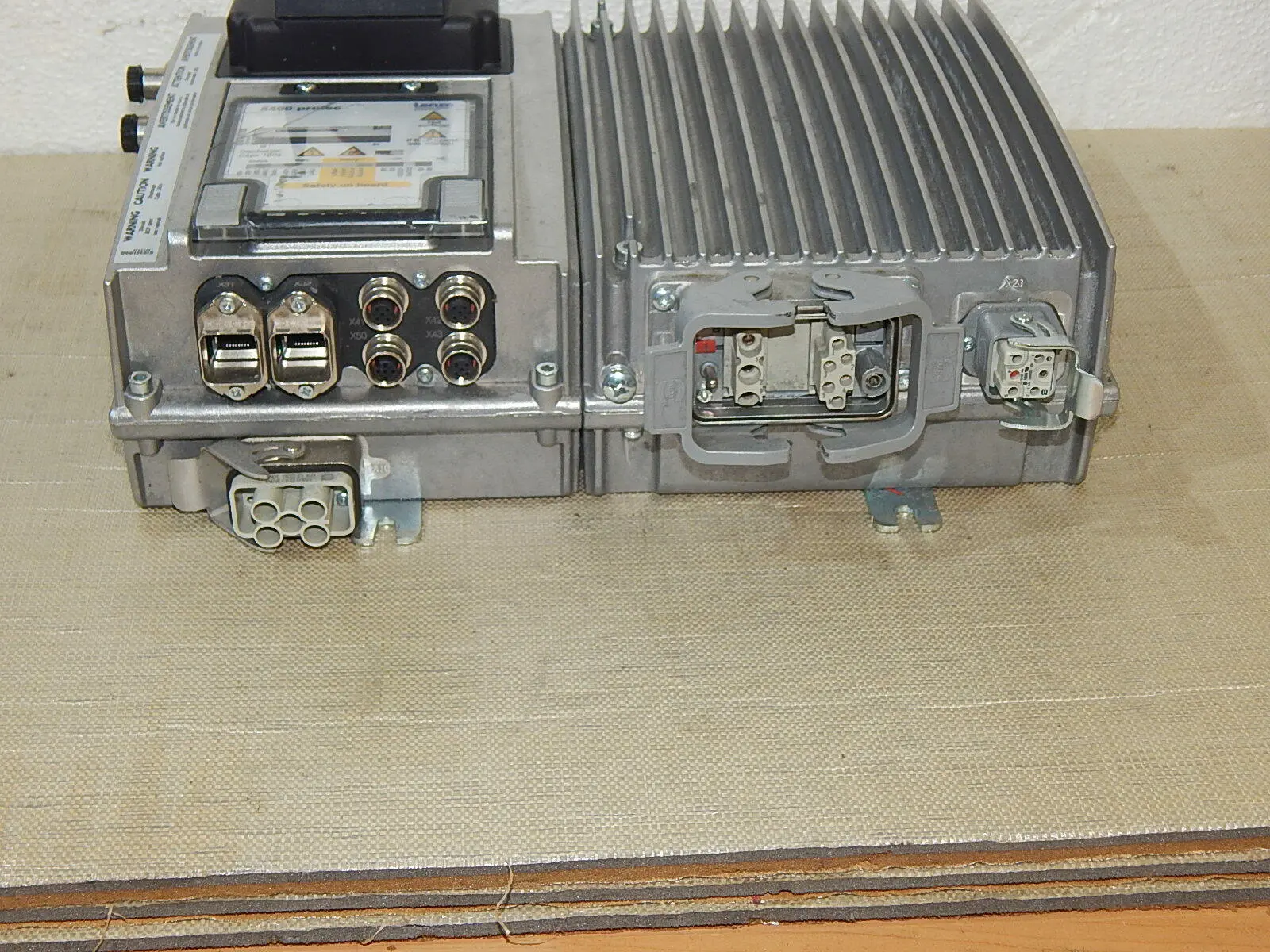 Produktfoto 1 von Lenze 8400 protec Inverter Drives 1,50kW E84DSPBC1524R2SLCE used