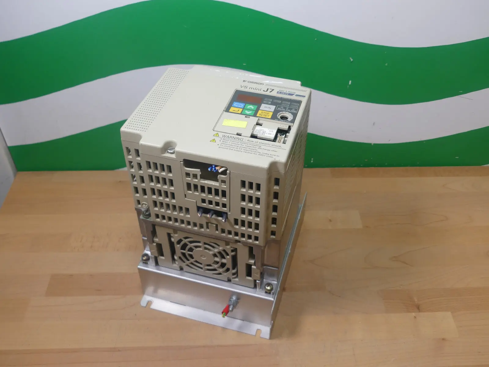 Produktfoto 1 von OMRON VS MINI J7  CIMR-J7AZ44P0